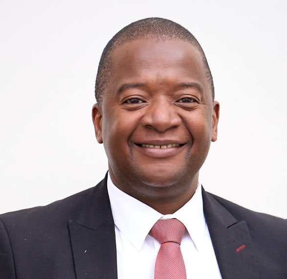 DR M. DZOWA